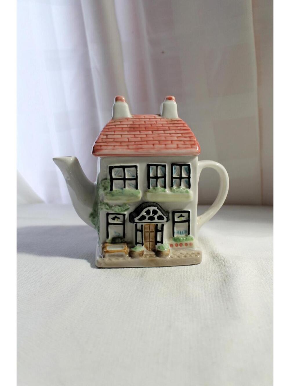 Vintage Country Cottage Teapot